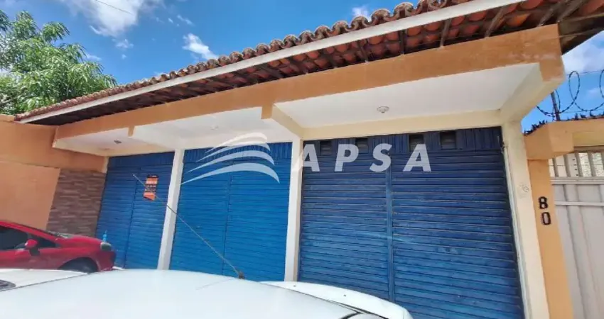 LOJA COM BANHEIRO, ESTACIONAMENTO RECUADO, PISO EM CERÂMICA. REFERÊNCIA: INDO PELA AV. OLIVEIRA PAIV