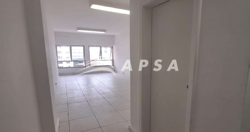 SALA COMERCIAL NO CENTRO DO RIO, ESTA SALA COMERCIAL ESTÁ SITUADA EM PRÉDIO MISTO, OFERECENDO FLEXIB