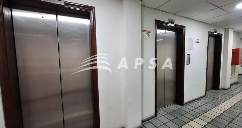NO CORAÇÃO DO CENTRO, ESTA SALA COMERCIAL TOTALMENTE MOBILIADA PARA ALUGUEL É A SOLUÇÃO IDEAL PARA Q