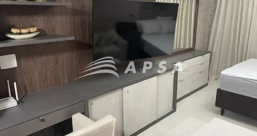 NO CORAÇÃO PULSANTE DO RIO DE JANEIRO, ESTE STUDIO TOTALMENTE MOBILIADO PARA ALUGUEL É A COMBINAÇÃO
