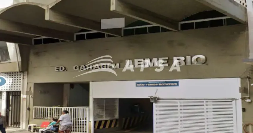 EXCELENTE VAGA DE GARAGEM LOCALIZADO NO LEME, RUA TRANQUILA E MUITO BEM LOCALIZADA.