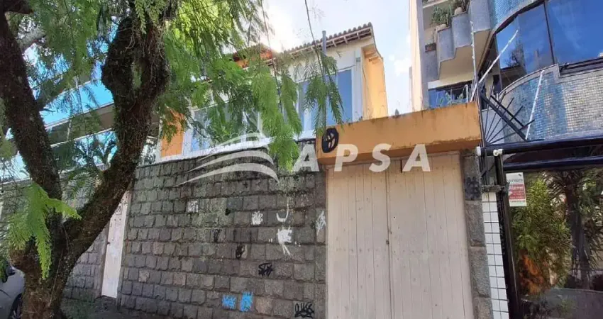 ESPAÇOSA E VERSÁTIL PROPRIEDADE DISPONÍVEL PARA ALUGUEL NO RECREIO DOS BANDEIRANTES. COM 630M², VARI