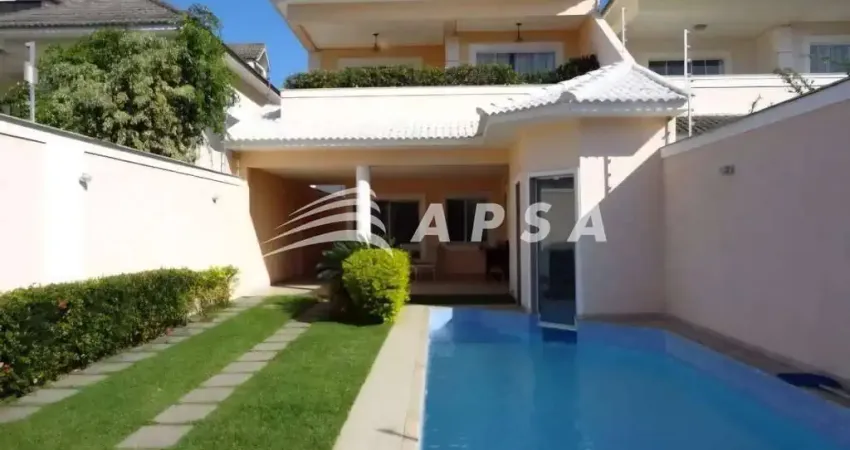 UMA LINDA CASA NO CONDOMÍNIO INTERLAGOS DE ITAÚNA – BARRA DA TIJUCA. DESCUBRA O PRIVILÉGIO DE VIVER