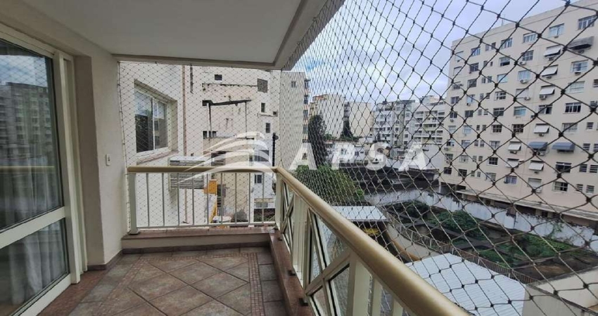 APARTAMENTO NO FLAMENGO. IMAGINE COMEÇAR O DIA COM A VISTA TRANQUILA PARA A PISCINA DO CONDOMÍNIO, E