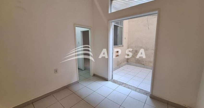 EM FRENTE À ENCANTADORA PRAÇA PARIS, NA TRADICIONAL RUA AUGUSTO SEVERO, ESTÁ ESTE LINDO APARTAMENTO