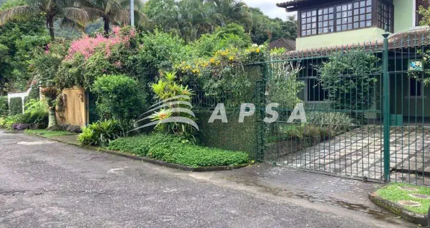 LINDA CASA DUPLEX, NO CONDOMÍNIO VARGEM GREEN, EM VARGEM GRANDE, PARA ALUGUEL. SÃO 250M², DISTRIBUÍD