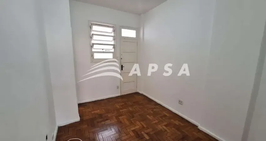 JÁ PENSOU EM VIVER NO CORAÇÃO DE COPACABANA, BEM PRÓXIMO A PRAIA, COM TUDO AO SEU REDOR E A PRAIA A