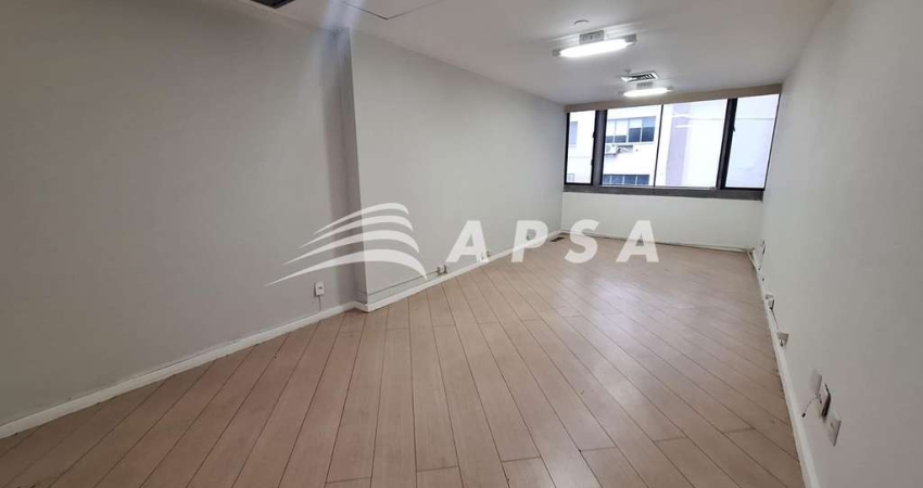 NO CORAÇÃO DO CENTRO DO RIO, EM EXCELENTE LOCALIZAÇÃO, ESTA SALA COMERCIAL PARA ALUGUEL É PERFEITA P