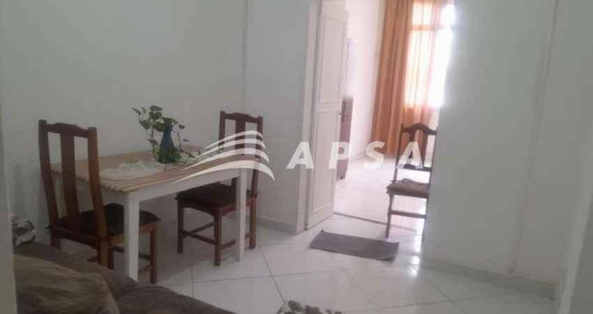 NA CHARMOSA RUA DOMINGOS FERREIRA, ENCONTRA-SE ESTE QUARTO E SALA QUE É PURO ACONCHEGO. AREJADO E IL