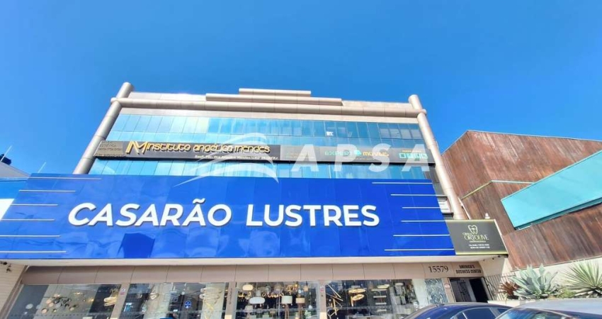 ÓTIMA SALA COMERCIAL DE 60M², SENDO RECEPÇÃO COM COPA, LAVABO E 03 (TRÊS) SALAS COM ISOLAMENTO ACUST