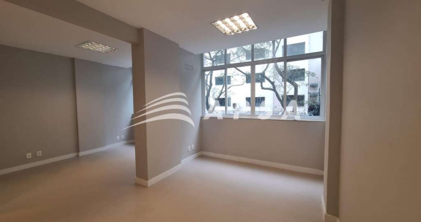 APRESENTAMOS UMA SALA COMERCIAL RECÉM-REFORMADA PARA ALUGUEL, PERFEITA PARA QUEM BUSCA UM ESPAÇO MOD
