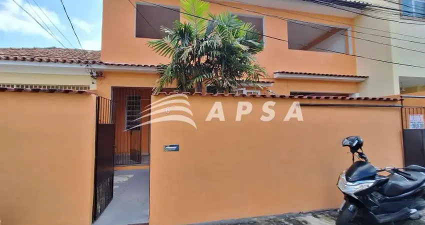 EXCELENTE CASA DUPLEX EM RUA FECHADA EM MADUREIRA. VENHA CONHECER E SE ENCANTAR COM ESSA CASA DUPLEX