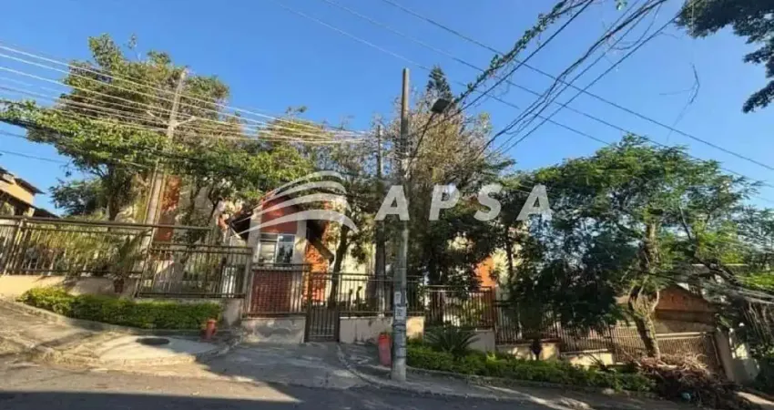 EXCELENTE APARTAMENTO, DE 02 QUARTOS, NO PECHINCHA - JACAREPAGUÁ. SÃO 45M² DIVIDIDOS EM SALA, 2 QUAR