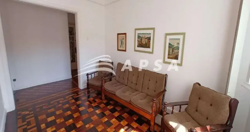 NO CORAÇÃO DO CENTRO DO RIO, A POUCOS PASSOS DA VIBRANTE LAPA, ESTE APARTAMENTO PARA ALUGUEL COMBINA