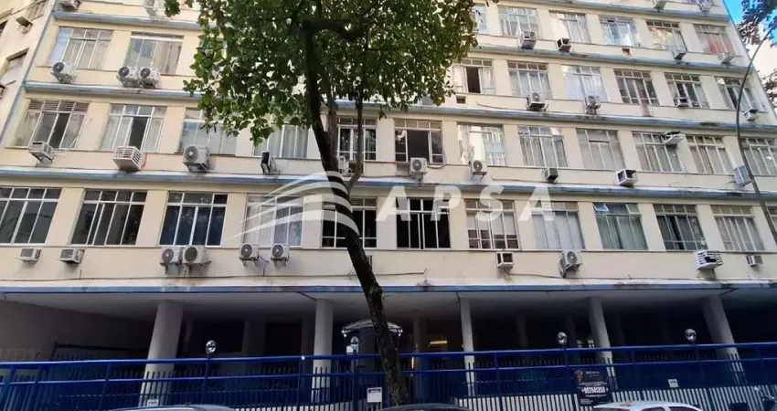 IMAGINE ACORDAR  EM UM LINDO APARTAMENTO CONJUGADO EM COPACABANA, A APENAS UMA QUADRA DA PRAIA. CHAR