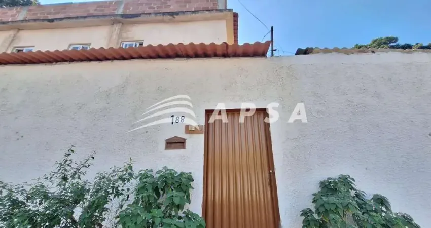 CONFORTÁVEL KITNET COMPOSTA POR QUARTO, BANHEIRO SOCIAL, COZINHA E ÁREA DE SERVIÇO. LOCALIZAÇÃO PRIV