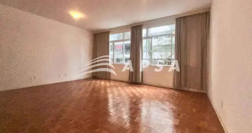LOCALIZADO NA CHARMOSA RUA PAUL REDFERN, ESTE APARTAMENTO COMBINA LOCALIZAÇÃO PRIVILEGIADA COM CONFO