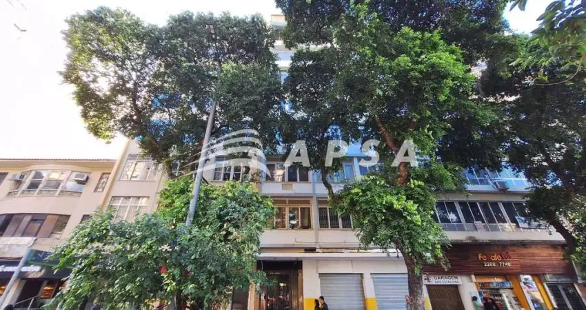 Ótimo apartamento , 115 m2 , de frente, com hall, sala ampla, 03 quartos (sendo 1 suíte) com armári