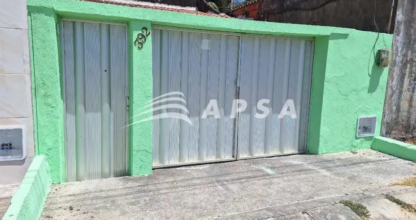 Casa plana com garagem,. 03 quartos sendo 01 suite, copa, cozinha quintal e varanda .