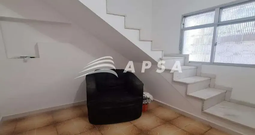 Apartamento tipo casa no méier. a sala ampla e aconchegante é o convite perfeito para relaxar e rece