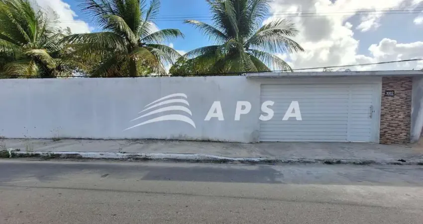 Casa para aluguel com excelente terreno e amplo espaço, ideal para quem busca conforto e praticidade