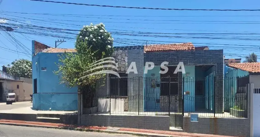 Casa para alugar de 90m². o imóvel conta com sala ampla, dois quartos, um banheiro, cozinha espaçosa