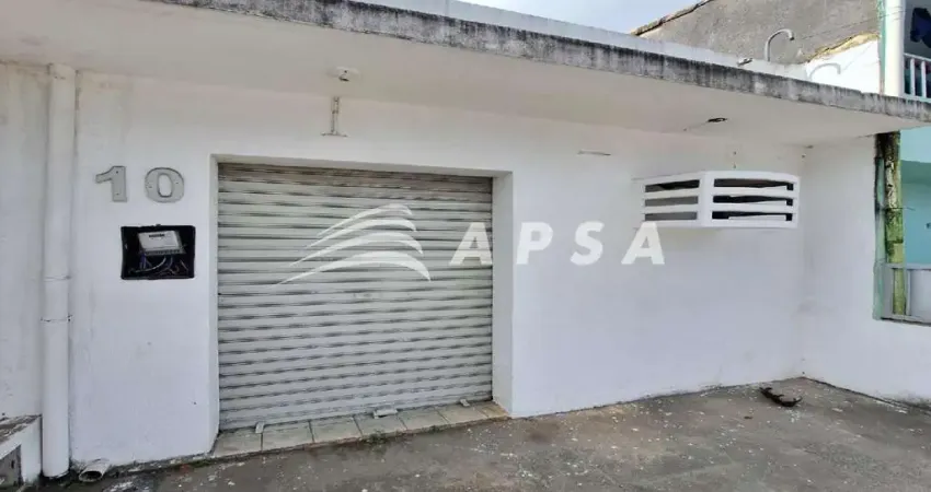 Ótimo ponto comercial em rua estratégica e bem movimentada, próximo a ponto de ônibus, faculdade, re