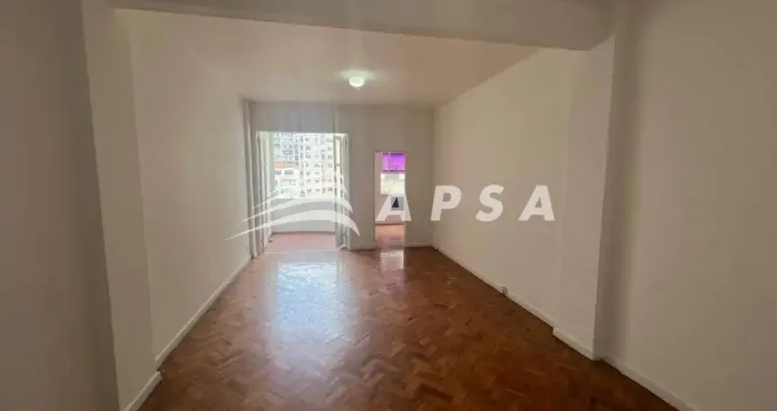 Em meio ao coração pulsante da cidade, encontra-se um lindo apartamento de 3 quartos que exala confo