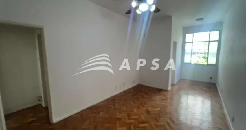 Em uma das ruas mais acolhedoras de copacabana, a raimundo correia, encontra-se um lindo apartamento