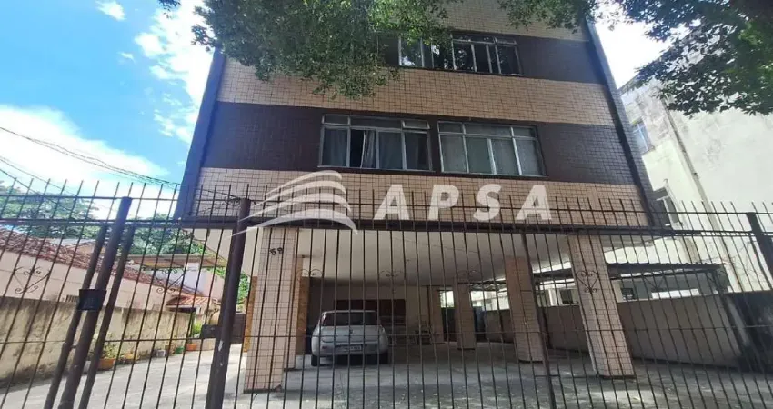 Apartamento na ilha do governador, em plena pitangueiras. logo na entrada, você é recebido por uma s