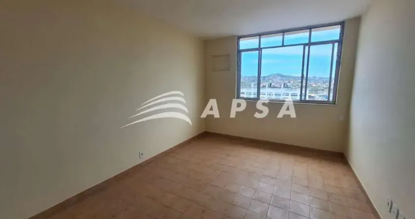 Apartamento um quarto recém-reformado, sala com espaçosa, banheiro social, cozinha com bancada, área