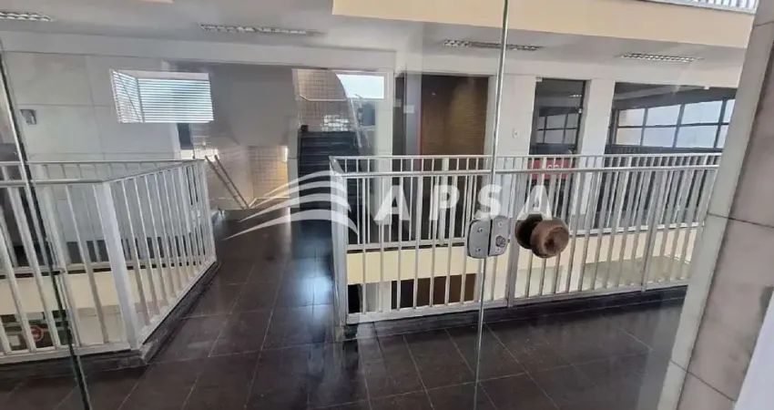 Seu negócio pode brilhar no melhor ponto do movimento: esta loja no 3º andar, posicionada de frente