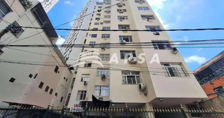 Lindo e amplo apartamento, reformado, próximo ao metrô e comércio, com 03 quartos, sala, cozinha, ba