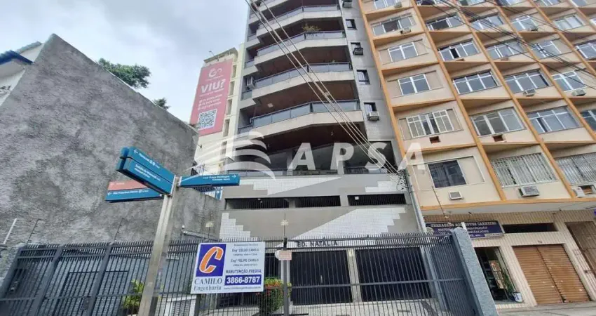 Excelente apartamento, 80 m2, de fundos, silencioso, arejado, composto por sala em dois ambientes co