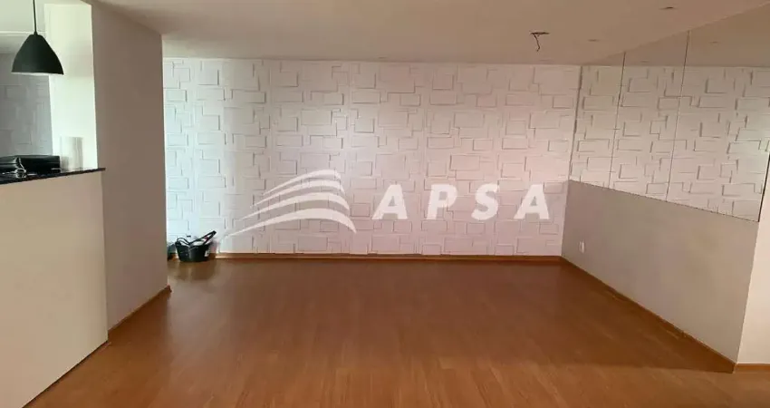 No coração do colégio, este apartamento de 45 m² surpreende pelo aconchego e funcionalidade. Em anda