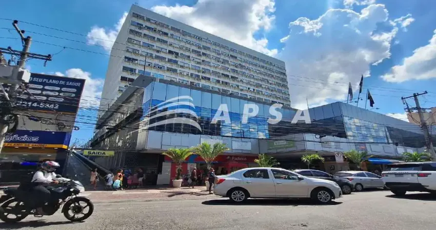 No coração pulsante de madureira, na estrada da portela, 99, essa sala de 40 m² é o cenário ideal pa