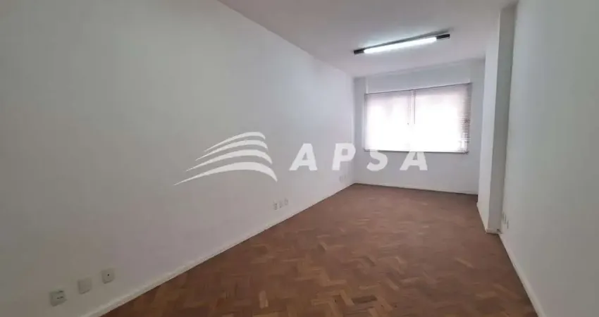 No coração do centro do rio, em frente ao vlt são bento, esta sala comercial recém-reformada é a opo