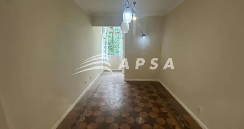 Na charmosa rua martins ribeiro, no coração do flamengo, encontra-se um apartamento que é puro encan