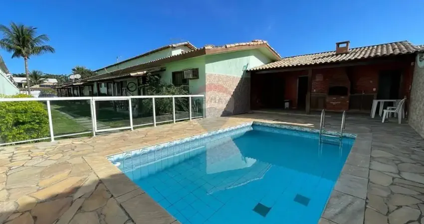 Cabo Frio – Casa em Condomínio com Piscina a 5 Minutos da Praia do Peró