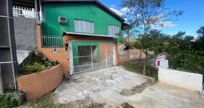 Casa - 3min do Hospital São José - Parcelada no boleto - Ótima para kitnet