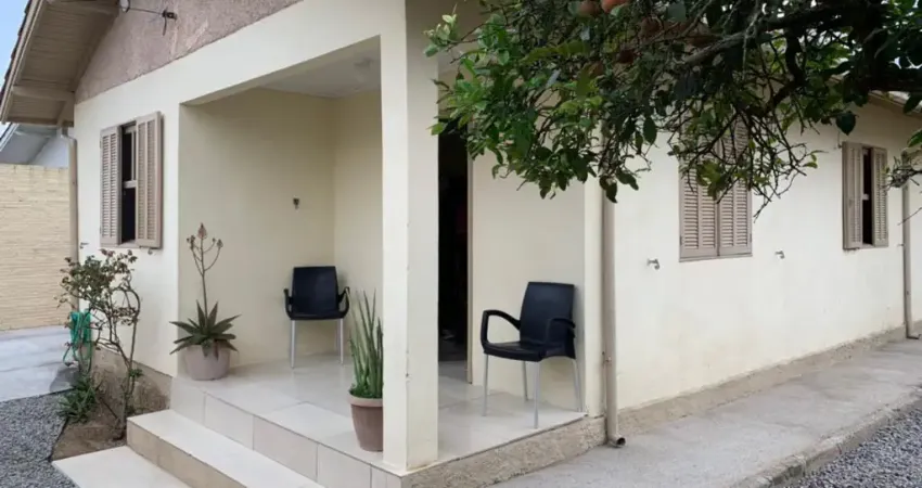 Casa na praia do Mar Grosso em Laguna - Aceita parcelamento direto com a construtora