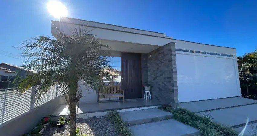 Casa Mobiliada de Esquina na Zona Sul de Balneário Rincão - 150 metros do mar