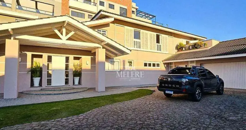 Casa com 3 dorm sendo 02 suítes à venda,  terreno de 1.130m²  e 334m² por R$ 2.600.000 - São Pedro - São José dos Pinhais/PR