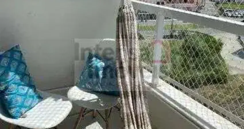 Apartamento , 02 Dormitórios , Suíte ,  vaga coberta, sacada  !