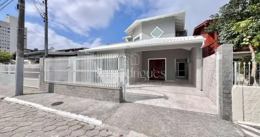 Casa com 3 quartos para alugar na Rua Teodoro Luiz Pereira, São João, Itajaí