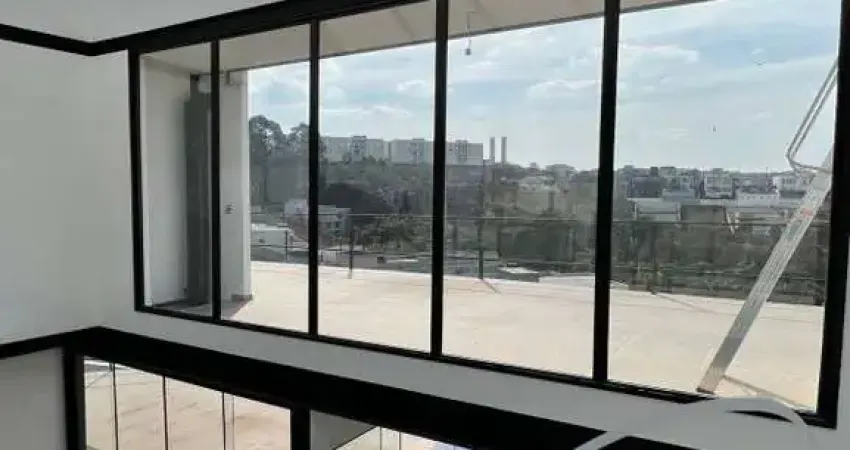 Casa de alto padrão com 3 suítes e 6 vagas em condomínio no Jardim Caiapia, Cotia-SP: aproveite essa oportunidade!