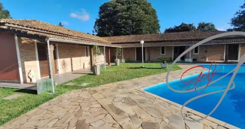 CHÁCARA A VENDA, CAUCAIA DO ALTO, COTIA, 470 M² A/C, 1.800 M² A/T, 4 DORMITÓRIOS ESPAÇOSOS, 3 SUÍTES, SALA COM LAREIRA, CASA TODA AVARANDADA COBERTA.