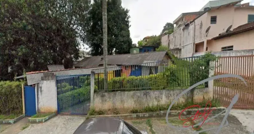 LOCAÇÃO - TERRENO DE ESQUINA - 1.550 M² - POSSUINDO CASA ANTIGA. Adequado para comércio.