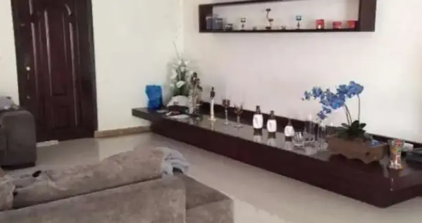 EXCELENTE SOBRADO, COM 319M² DE ÁREA ÚTIL, BEM ILUMINADO