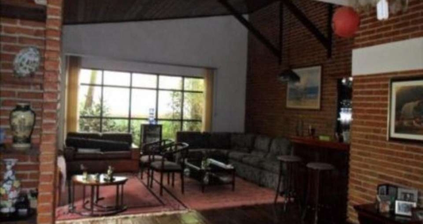 Sobrado com 300 m² , 3 dormitórios e 5 vagas na Vila São Francisco.